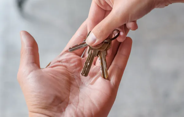 Ilustracja do artykułu Krótkoterminowy czy długoterminowy najem apartamentu – która opcja jest bardziej opłacalna w dużym mieście?